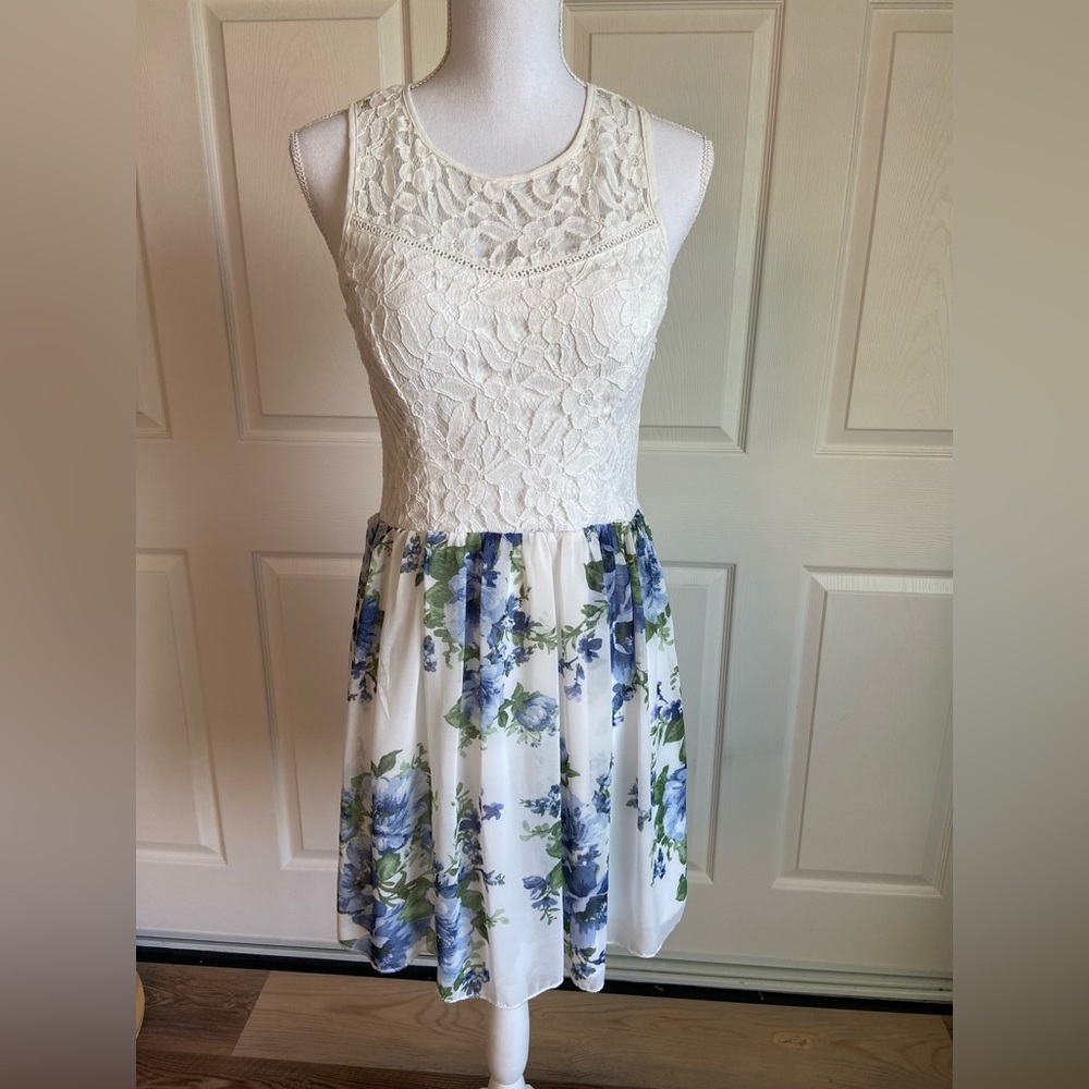 Lacy top flowy flower dress